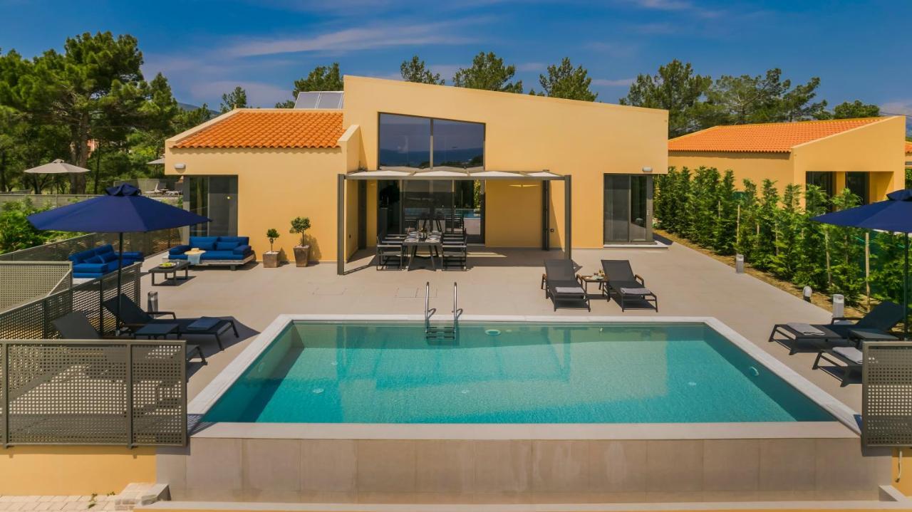 Sound Of Sea Villas Lixouri Exterior photo